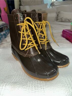 G.H. Bass Women’s duck boots brown leather rain snow lace up boots size 9